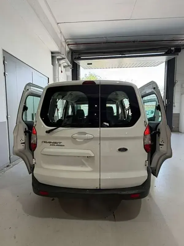 Usado Ford Transit Trend 76 CV (55 kW) 2019 Blanco Familiar