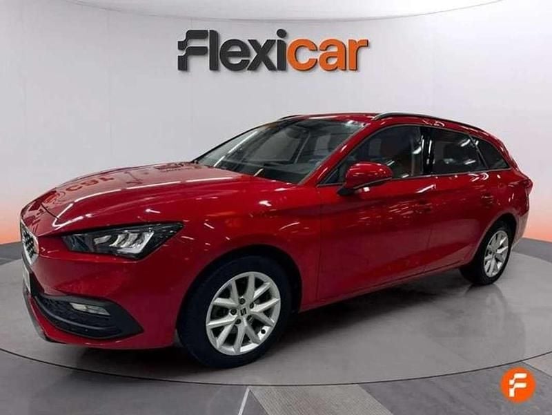 Usado Seat Leon ST Style 131 CV (96 kW) 2021 Rojo Familiar