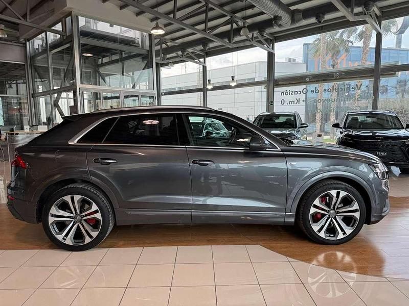 Usado Audi Q8 S-Line 286 CV (210 kW) 2020 Gris SUV