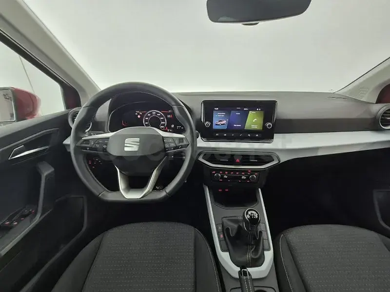 Usado Seat Arona Style 115 CV (84 kW) 2025 Granate SUV