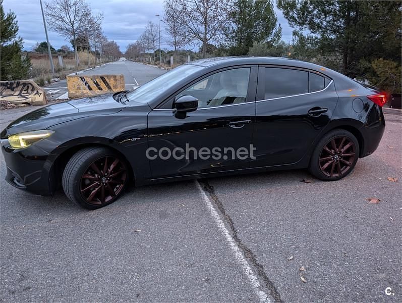 Usado Mazda 3 122 CV (89 kW) 2018 Negro Berlina