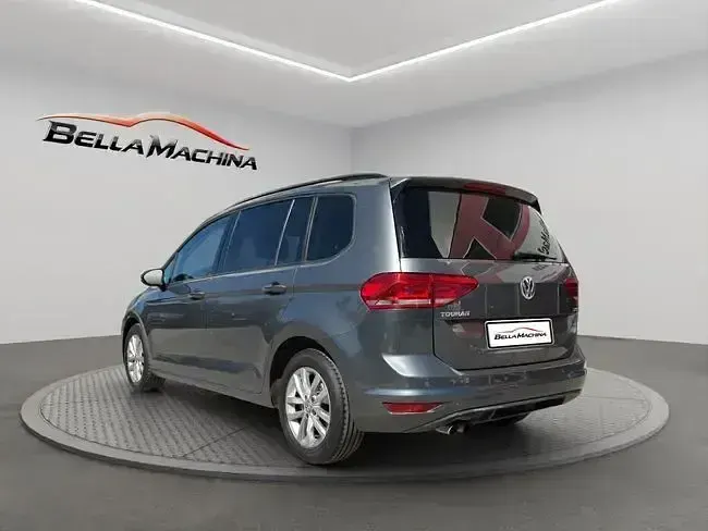 Usado VW Touran Advance 150 CV (110 kW) 2017 Gris / plata Monovolumen