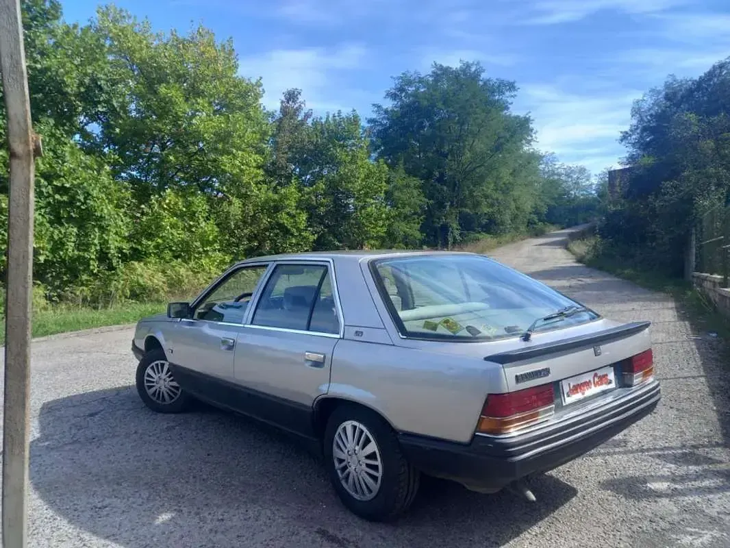 Usado Renault 21 64 CV (47 kW) 1985 Gris Berlina