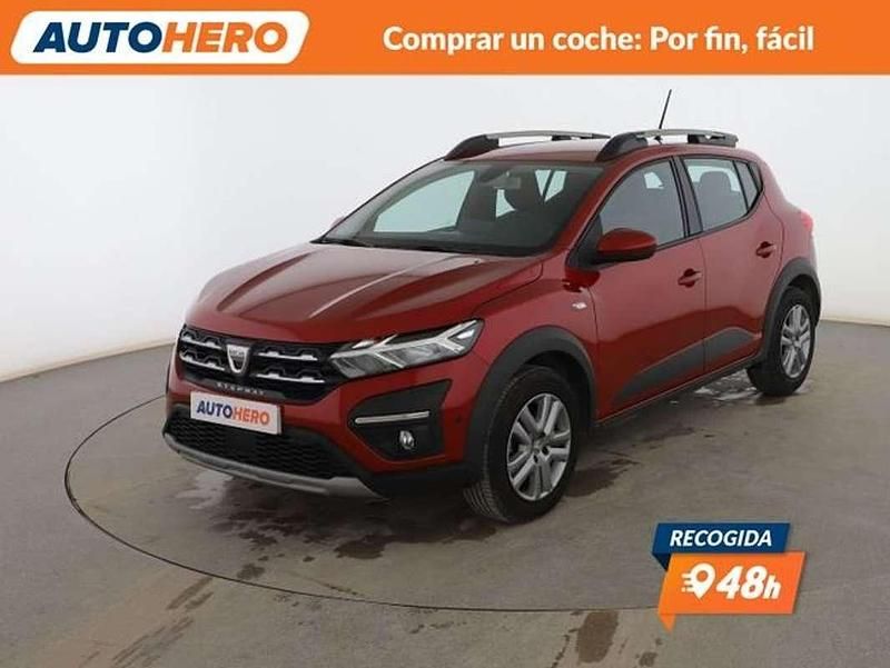 Usado Dacia Sandero Comfort 90 CV (66 kW) 2022 Rojo Utilitario