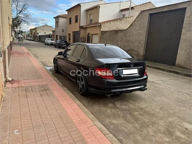 Usado Mercedes C200 Elegance 136 CV (100 kW) 2010 Negro Berlina