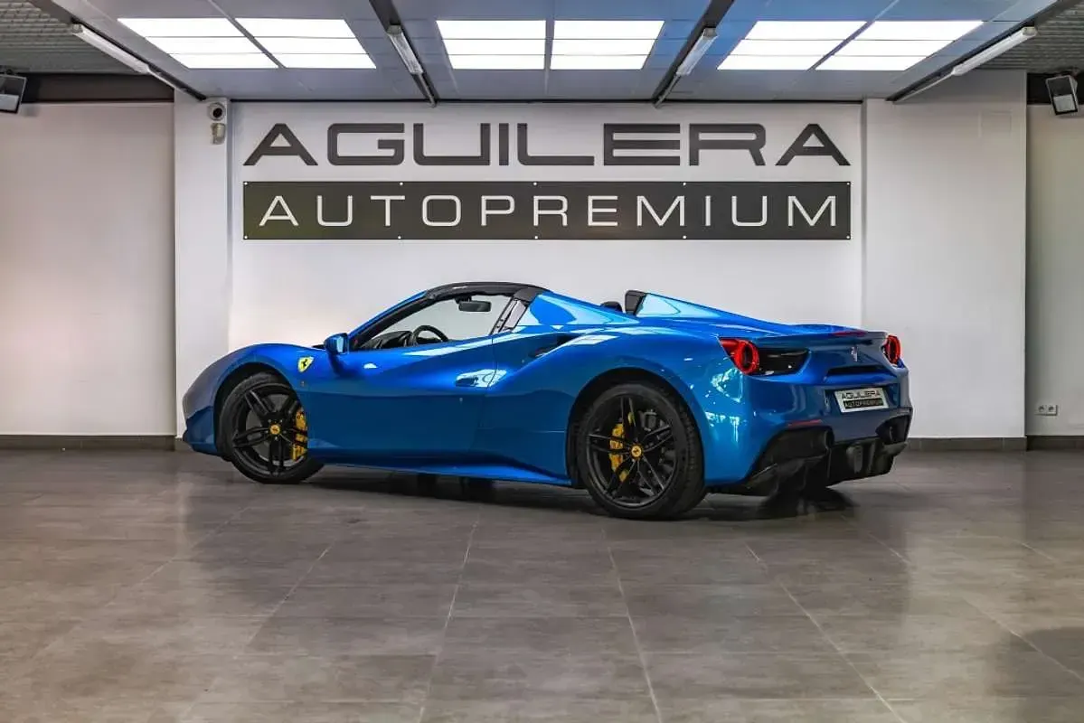Usado Ferrari 488 670 CV (492 kW) 2016 Azul Descapotable