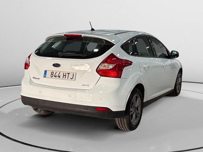 Usado Ford Focus 125 CV (91 kW) 2013 Blanco Berlina