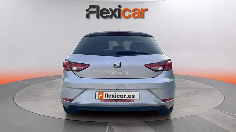 Usado Seat Leon ST Style 131 CV (96 kW) 2020 Gris Familiar