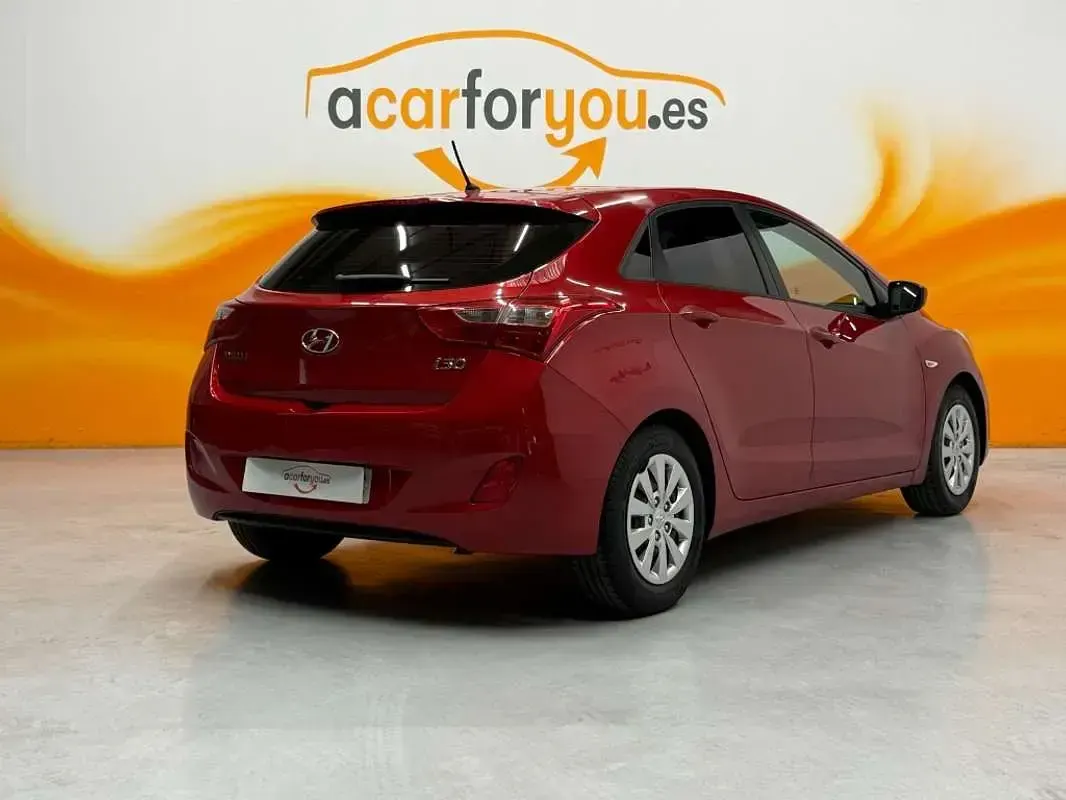 Usado Hyundai i30 101 CV (74 kW) 2016 Rojo Utilitario