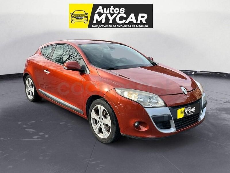 Usado Renault Mégane Dynamique 105 CV (77 kW) 2009 Naranja Berlina