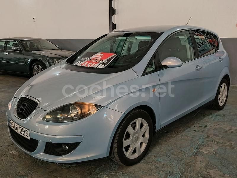Usado Seat Altea Sport 105 CV (77 kW) 2005 Azul Monovolumen