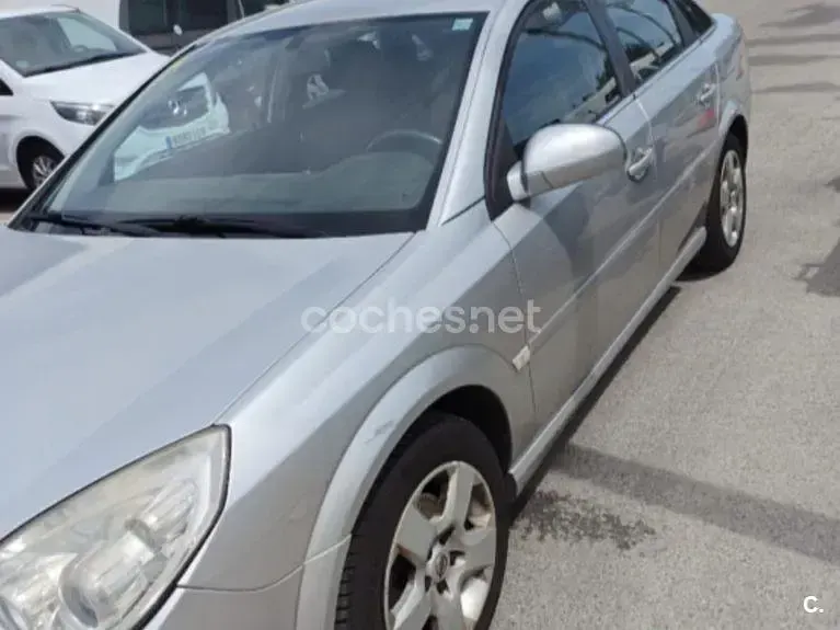 Usado Opel Vectra Elegance 120 CV (88 kW) 2006 Gris / plata Berlina