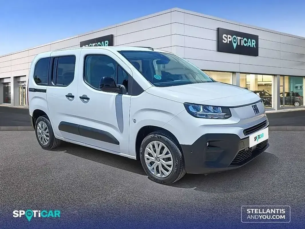 Usado Fiat Doblò 101 CV (74 kW) 2025 Blanco Monovolumen