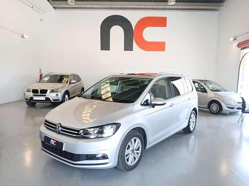 Usado VW Touran Advance 150 CV (110 kW) 2021 Plateado Monovolumen