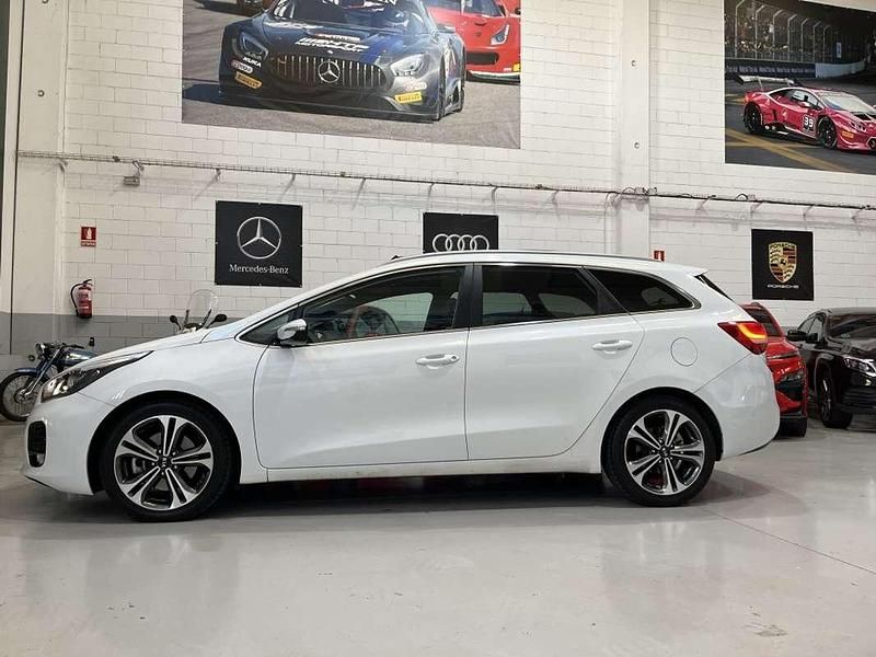 Blanco Usado 2018 Kia Ceed Sportswagon GT-Line Familiar | 14.500 € (Precio justo) - Imagen 1/4
