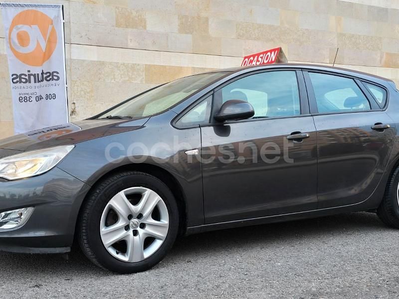 Usado Opel Astra Selective 110 CV (80 kW) 2011 Verde Berlina