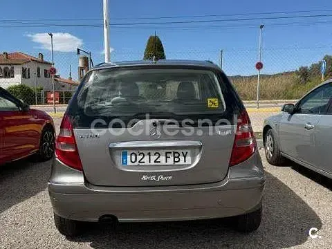 Usado Mercedes A160 Avantgarde 82 CV (60 kW) 2006 Gris / plata Monovolumen