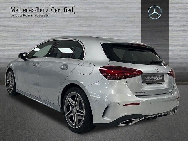 Usado Mercedes A180 AMG line 116 CV (85 kW) 2024 Plateado Berlina