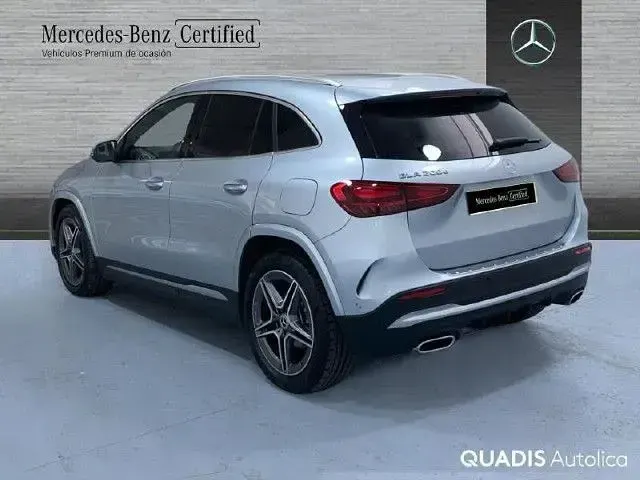 Usado Mercedes GLA200 150 CV (110 kW) 2026 Plata hightech SUV