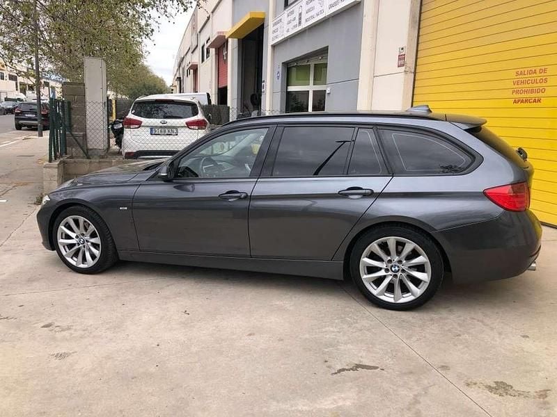 Usado BMW 320 Comfort Edition 184 CV (135 kW) 2014 Gris Familiar