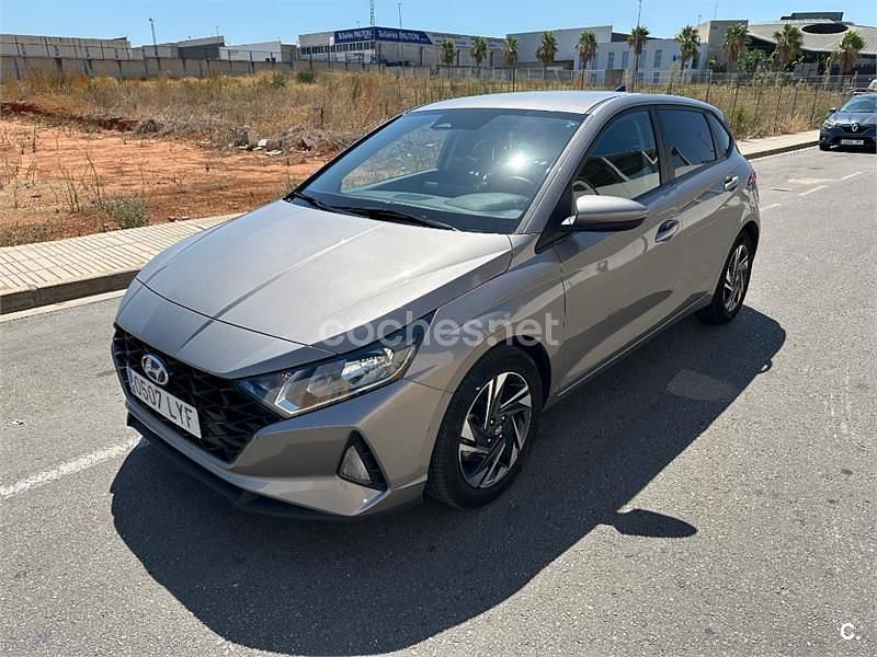 Gris / plata Usado 2022 Hyundai i20 Berlina | 13.500 € (Buen precio) - Imagen 1/4