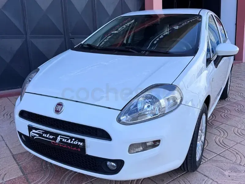 Usado Fiat Punto Pop 77 CV (56 kW) 2016 Blanco Utilitario