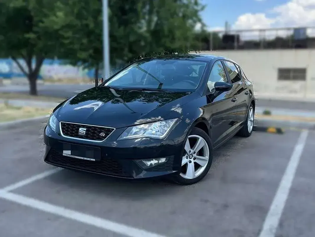 Usado Seat Leon FR 179 CV (131 kW) 2014 Negro Familiar
