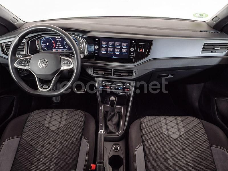 Usado VW Polo R-line 110 CV (80 kW) 2024 Azul Berlina