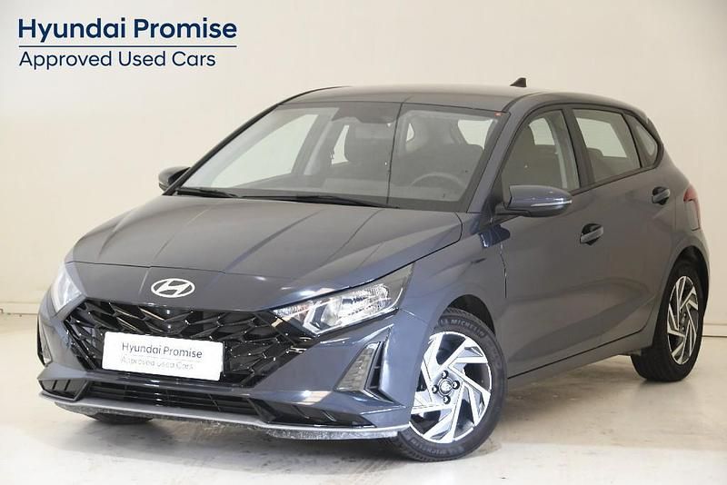 Gris Usado 2024 Hyundai i20 | 17.990 € (Precio justo) - Imagen 1/4