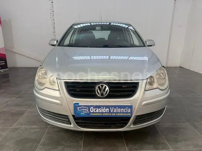 Usado VW Polo Match 65 CV (47 kW) 2005 Gris / plata Utilitario