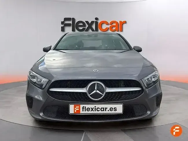 Usado Mercedes A180 116 CV (85 kW) 2019 Gris Berlina