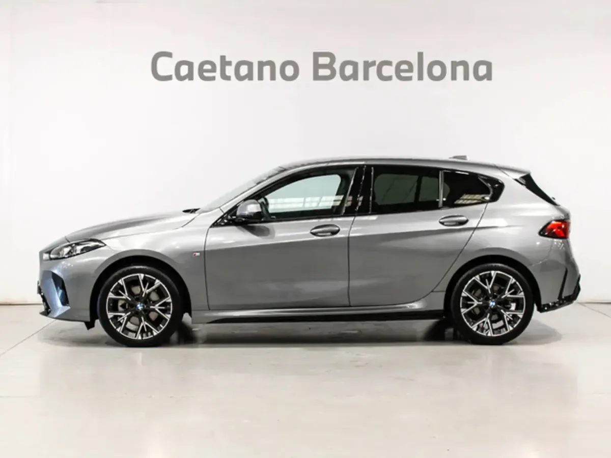 Usado BMW 118 Comfort Edition 150 CV (110 kW) 2025 Gris Utilitario