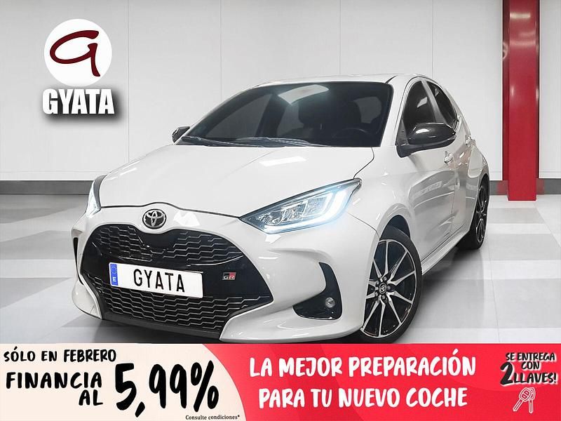 Usado Toyota Yaris Hybrid Edition 116 CV (85 kW) 2023 Gris / plata Berlina