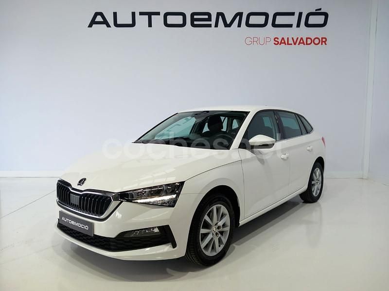 Blanco Usado 2021 Skoda Scala Ambition Utilitario | 16.900 € (Un poco caro) - Imagen 1/4