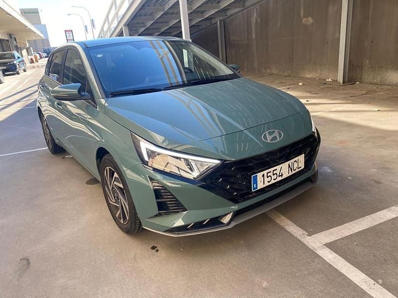 Usado Hyundai i20 100 CV (73 kW) 2025 Verde Utilitario