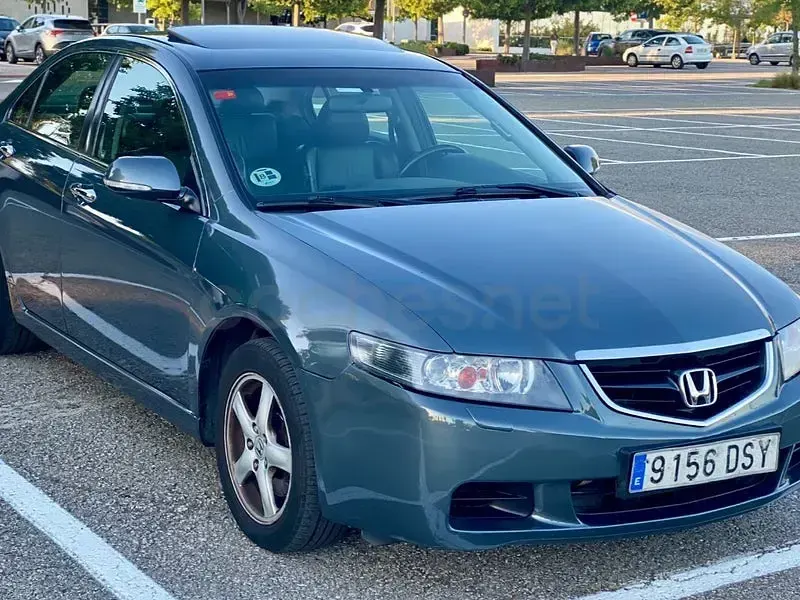 Usado Honda Accord Executive 140 CV (102 kW) 2006 Gris / plata Berlina