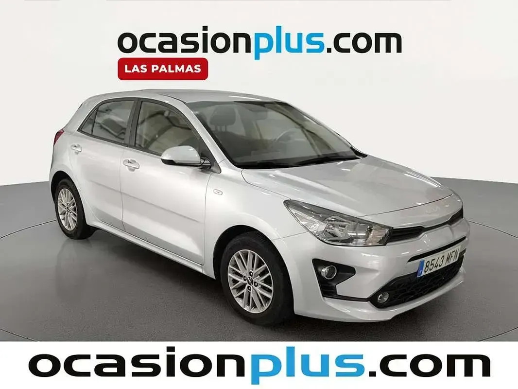 Usado Kia Rio GT-Line 84 CV (61 kW) 2023 Gris Utilitario