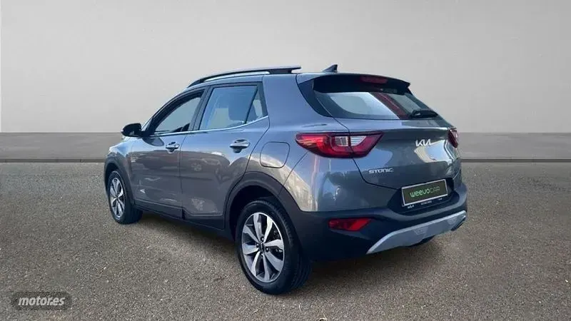 Usado Kia Stonic 84 CV (61 kW) 2023 Gris SUV