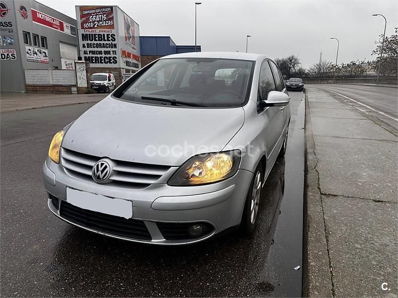 Gris / plata Usado 2006 VW Golf Plus Cross Trendline Monovolumen | 3990 € (Precio justo) - Imagen 1/4