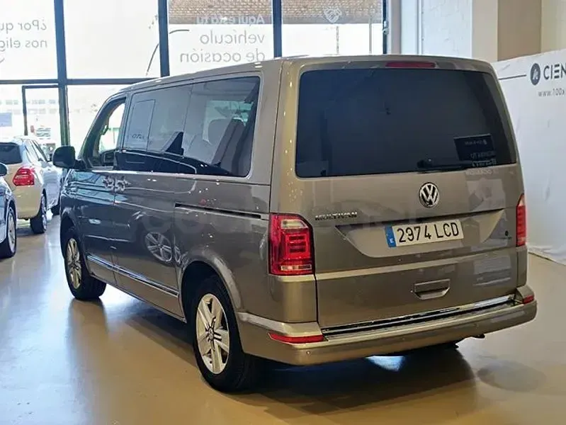 Usado VW Multivan 150 CV (110 kW) 2019 Gris / plata Monovolumen