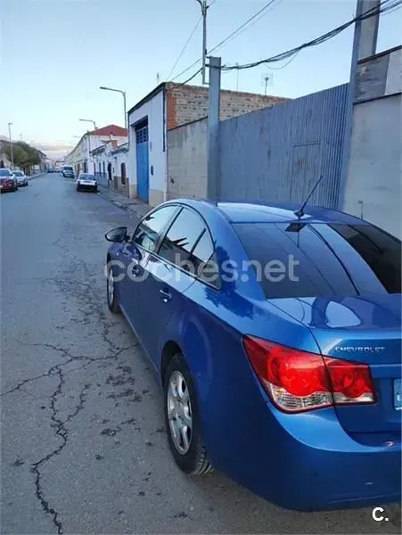 Usado Chevrolet Cruze LS 163 CV (119 kW) 2011 Azul Berlina