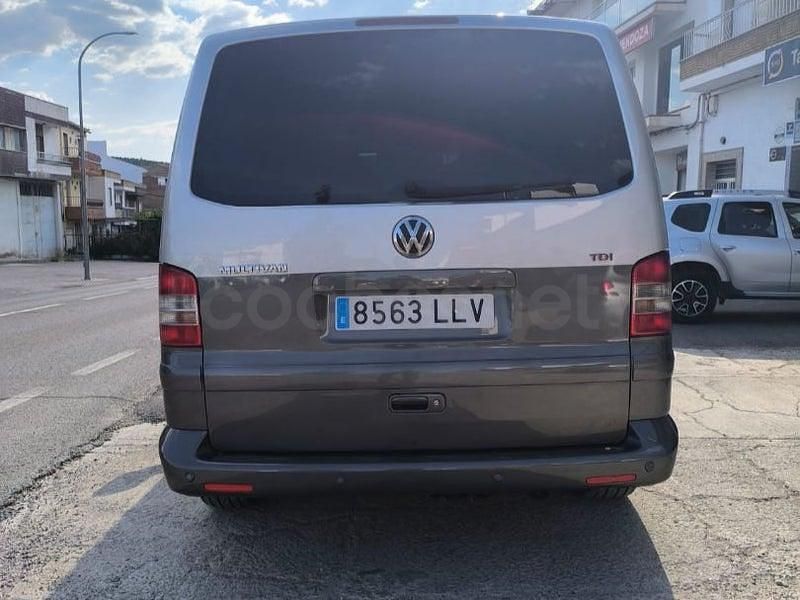 Usado VW Multivan Highline 174 CV (127 kW) 2006 Gris / plata Monovolumen