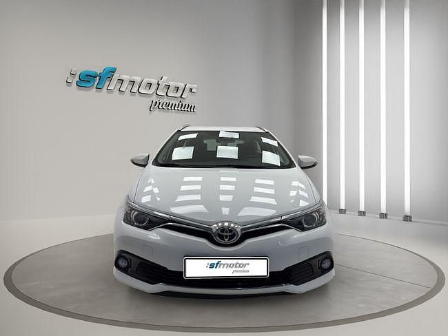 Usado Toyota Auris 131 CV (96 kW) 2019 Blanco metalizado Utilitario