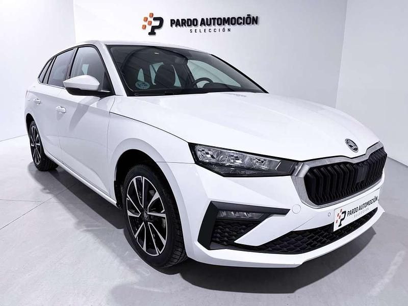 Blanco Usado 2024 Skoda Scala Selection Utilitario | 19.900 € (Precio justo) - Imagen 1/4