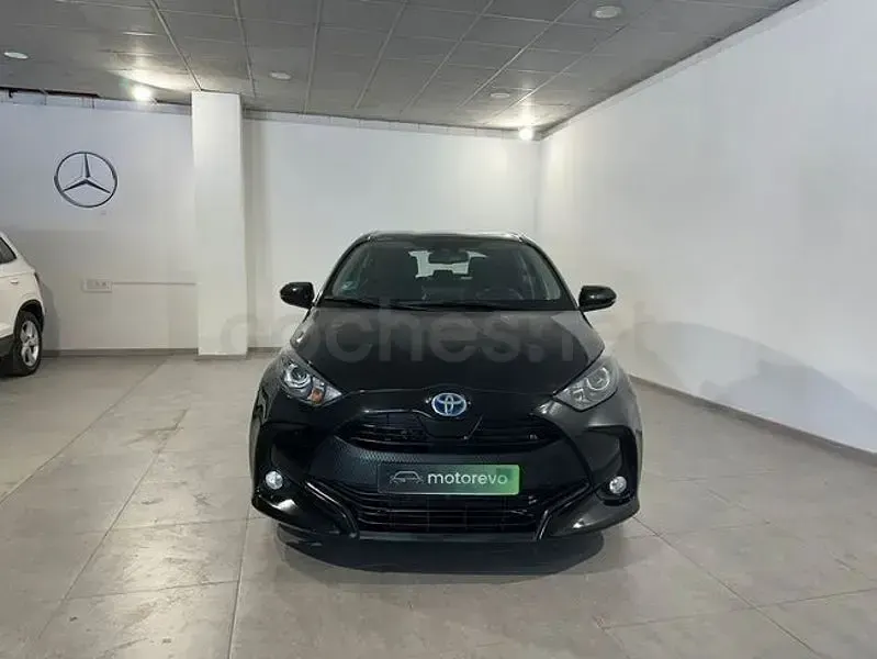 Usado Toyota Yaris Hybrid Plus 116 CV (85 kW) 2021 Negro Berlina