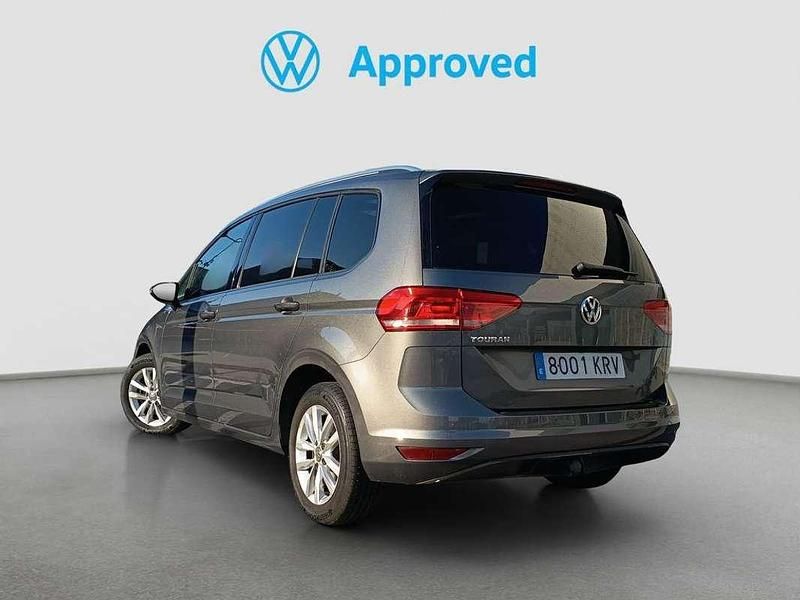 Usado VW Touran Advance 116 CV (85 kW) 2018 Gris Monovolumen