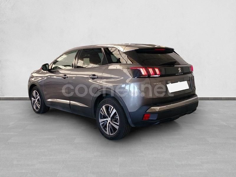Usado Peugeot 3008 Allure 130 CV (95 kW) 2022 Gris / plata SUV
