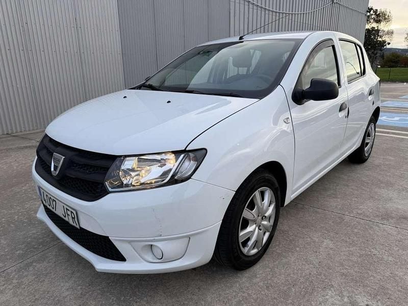 Usado Dacia Sandero Ambiance 75 CV (55 kW) 2015 Blanco Utilitario