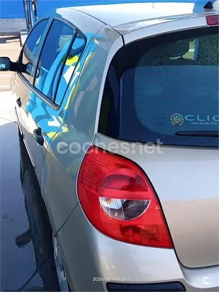 Usado Renault Clio II Expression 85 CV (62 kW) 2006 Beige Berlina
