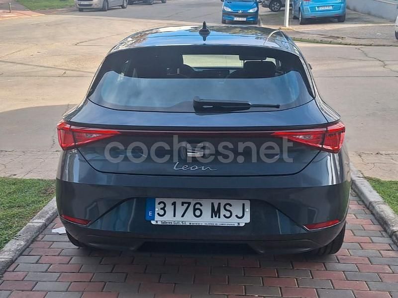 Usado Seat Leon Style 115 CV (84 kW) 2024 Negro Berlina